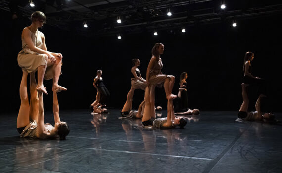 Predstavnostna fotografija produkcije Neulovljivo telo